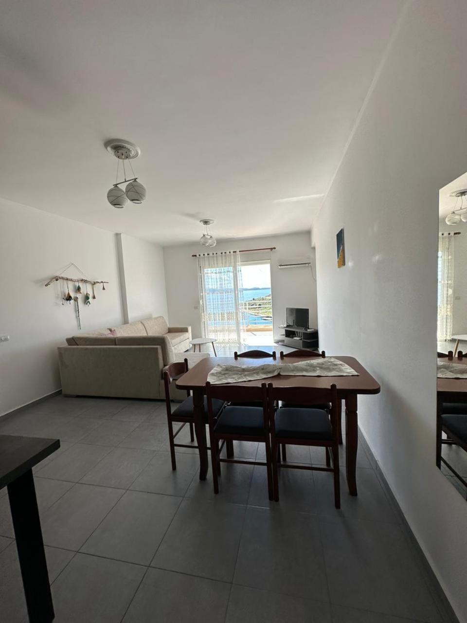 Oni'S Apartments Sarandë Exteriör bild